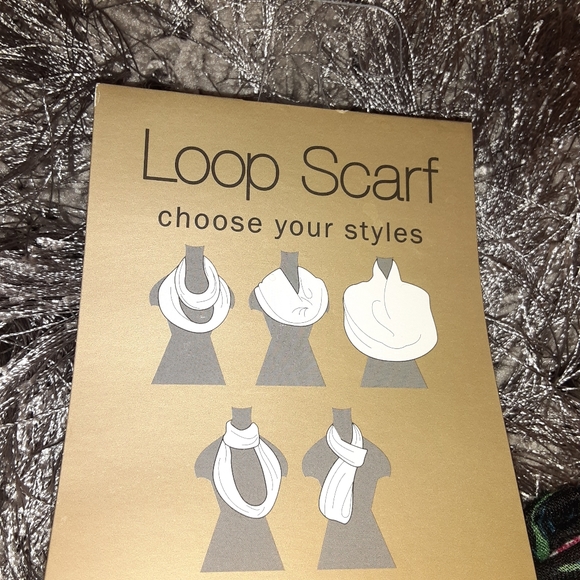 LOOP INFINITY BUTTERFLY SCARF - Picture 4 of 6